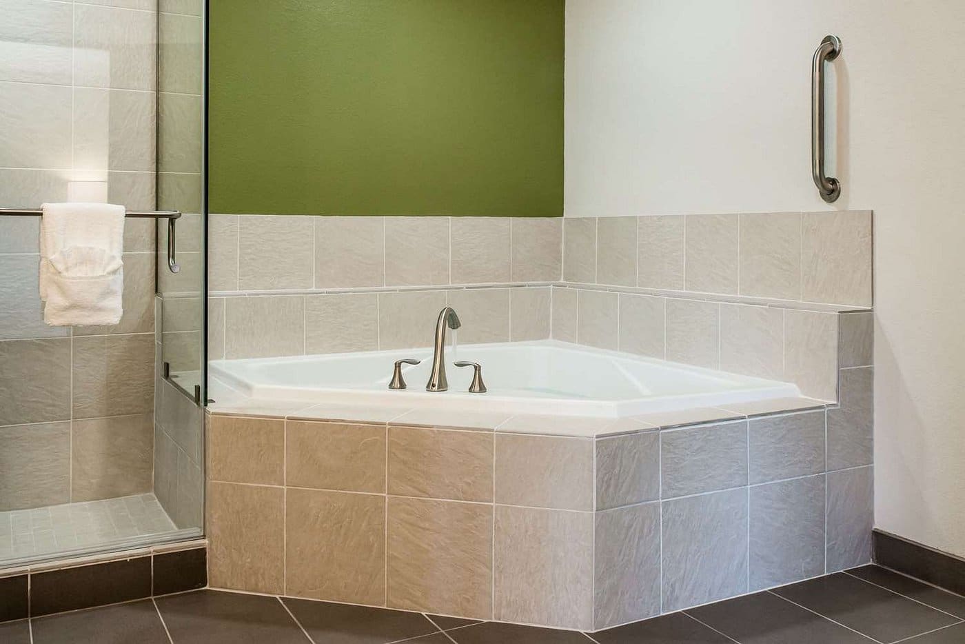 Sleep Inn Ellenboro Hwy 50 has jacuzzi suites
