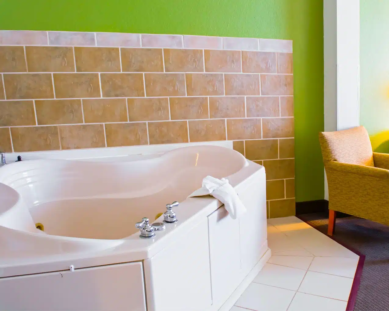 Sleep Inn & Suites Virginia Horse Center has Jacuzzi suites