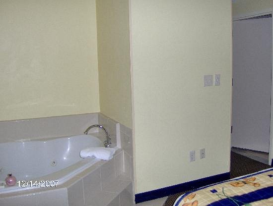 SpringHill Suites Milford has jacuzzi suites