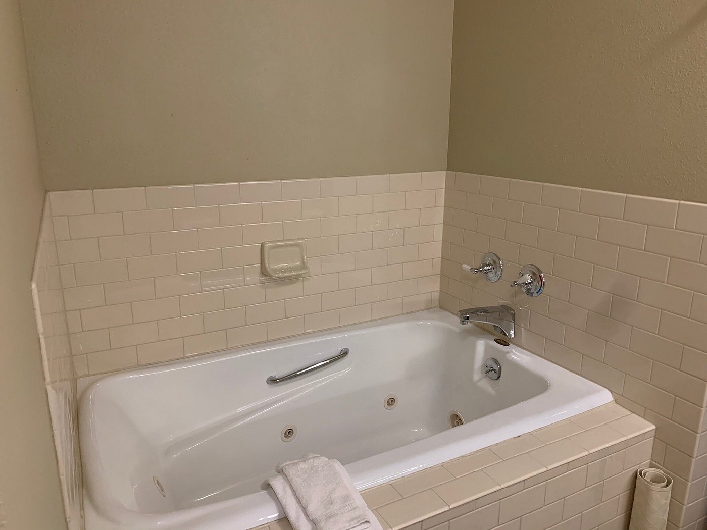 Stonewall Resort has jacuzzi suites