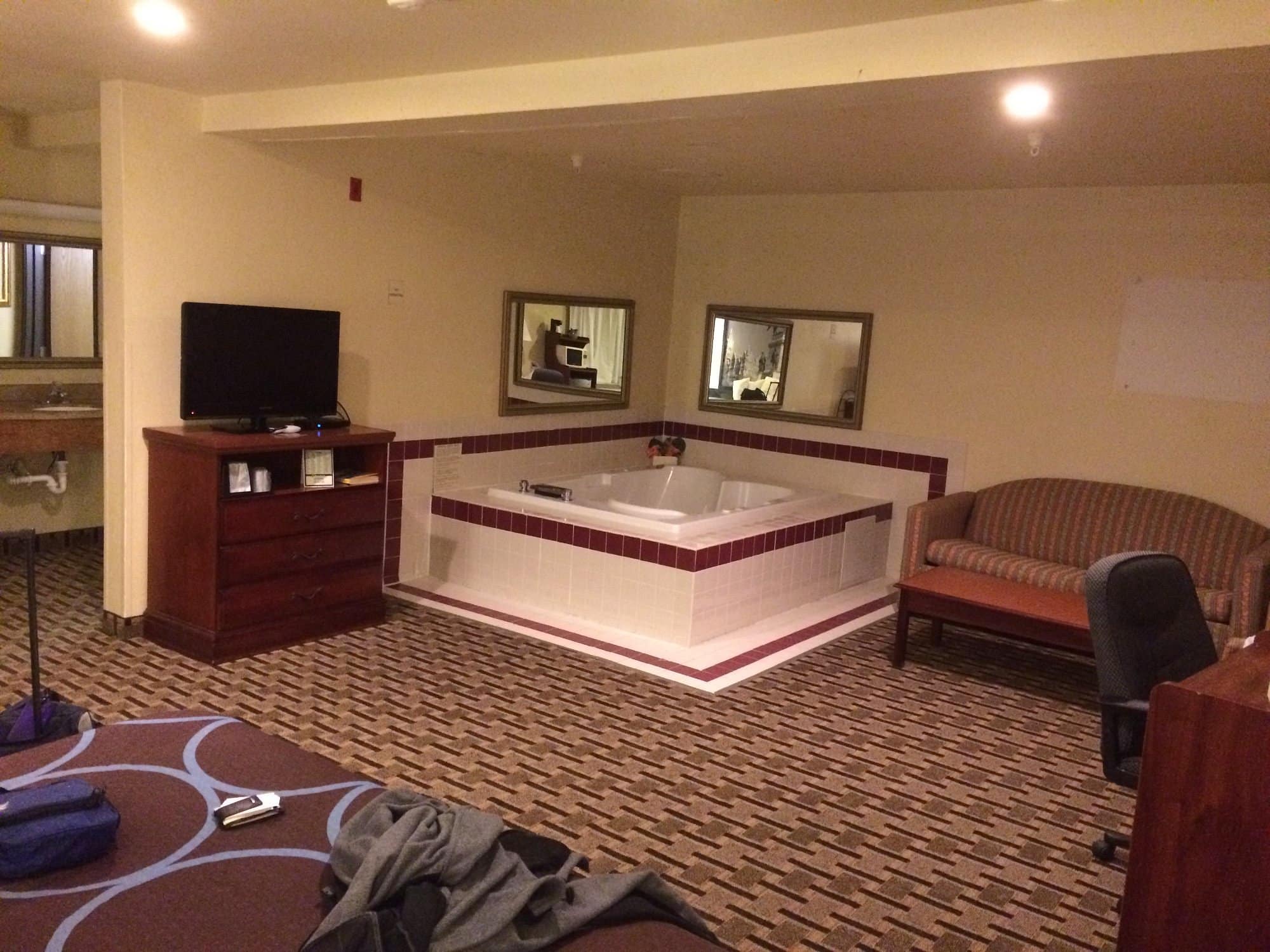 Super 8 by Wyndham Lynchburg VA has Jacuzzi suites