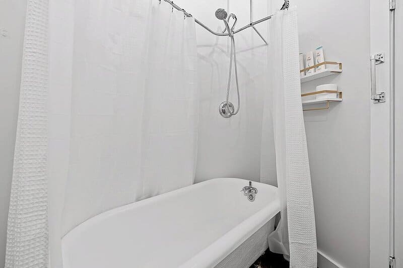 The City Haven has room with private hot tub