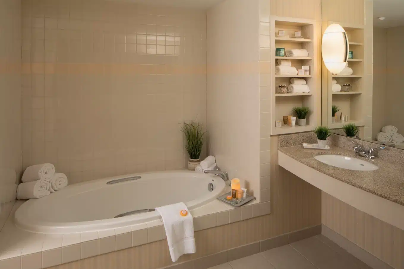 The Inn at Virginia Tech and Skelton Conference Center has rooms with private hot tub