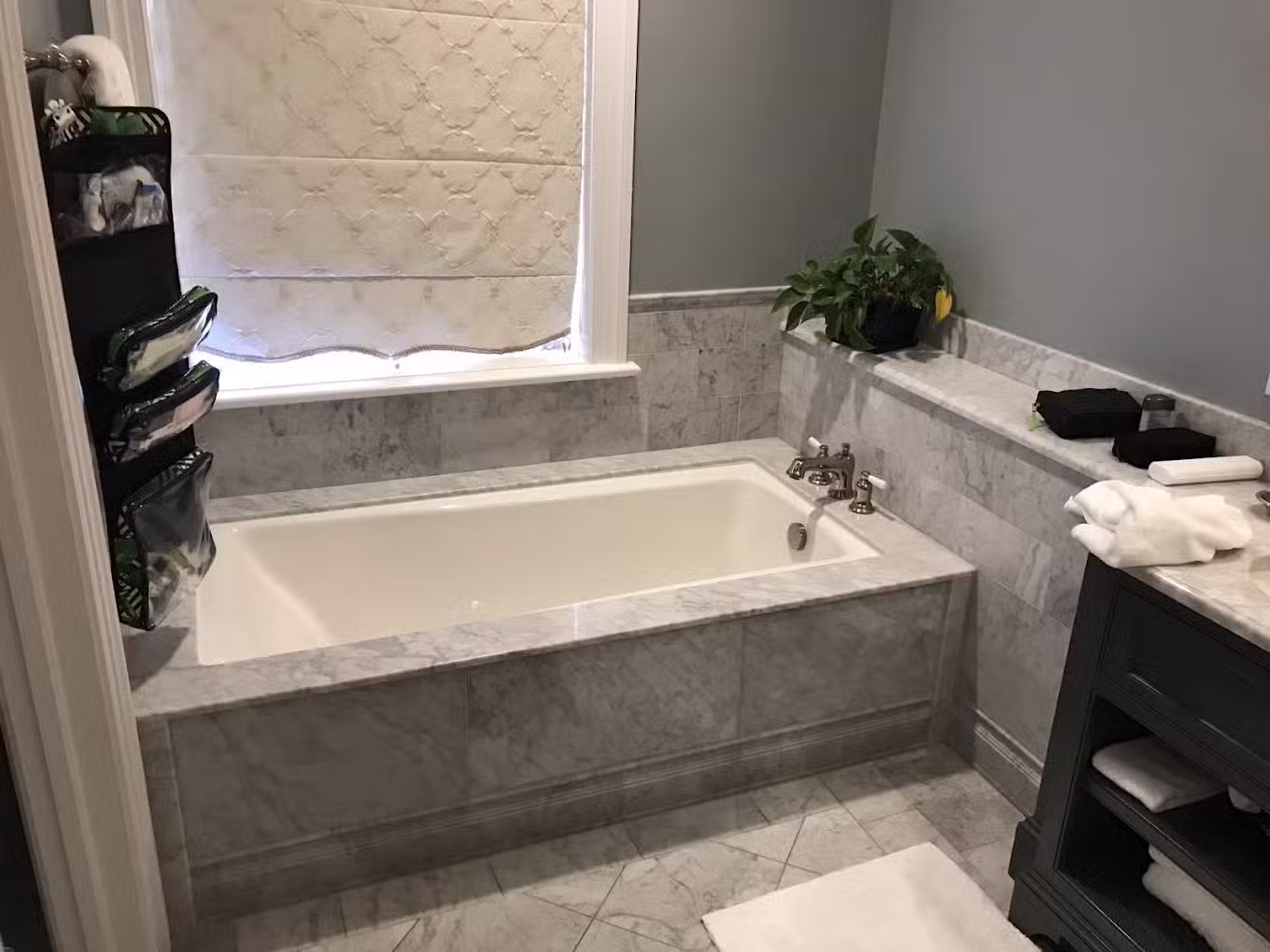 The Jefferson Hotel has suites with hot tub