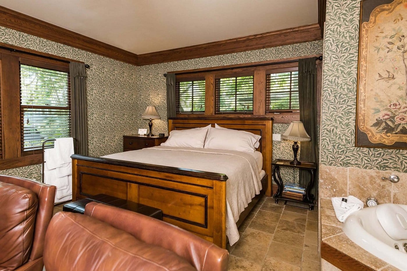 1900 Inn on Montford has jacuzzi suites
