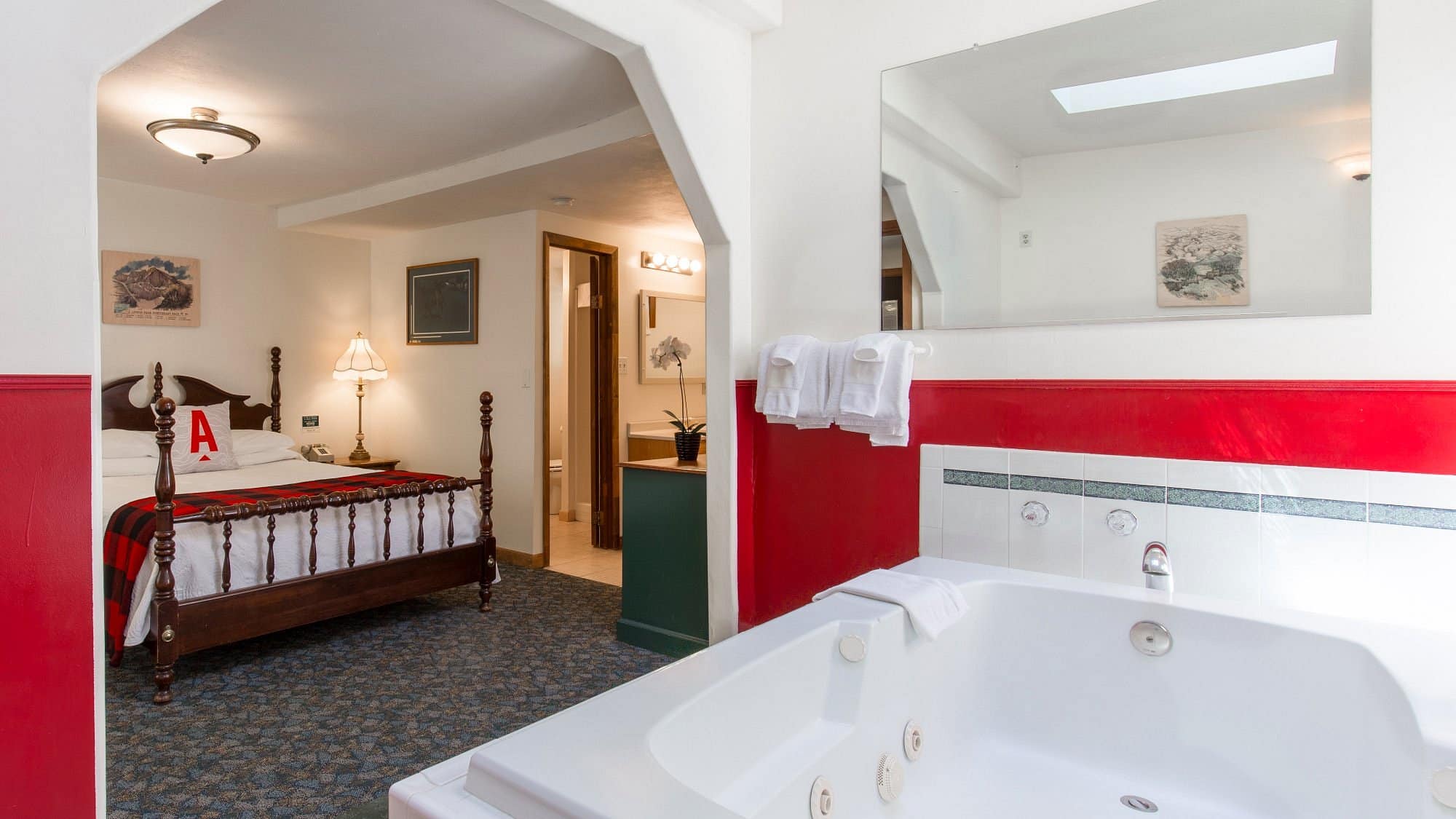 A-Lodge Boulder has jacuzzi suites