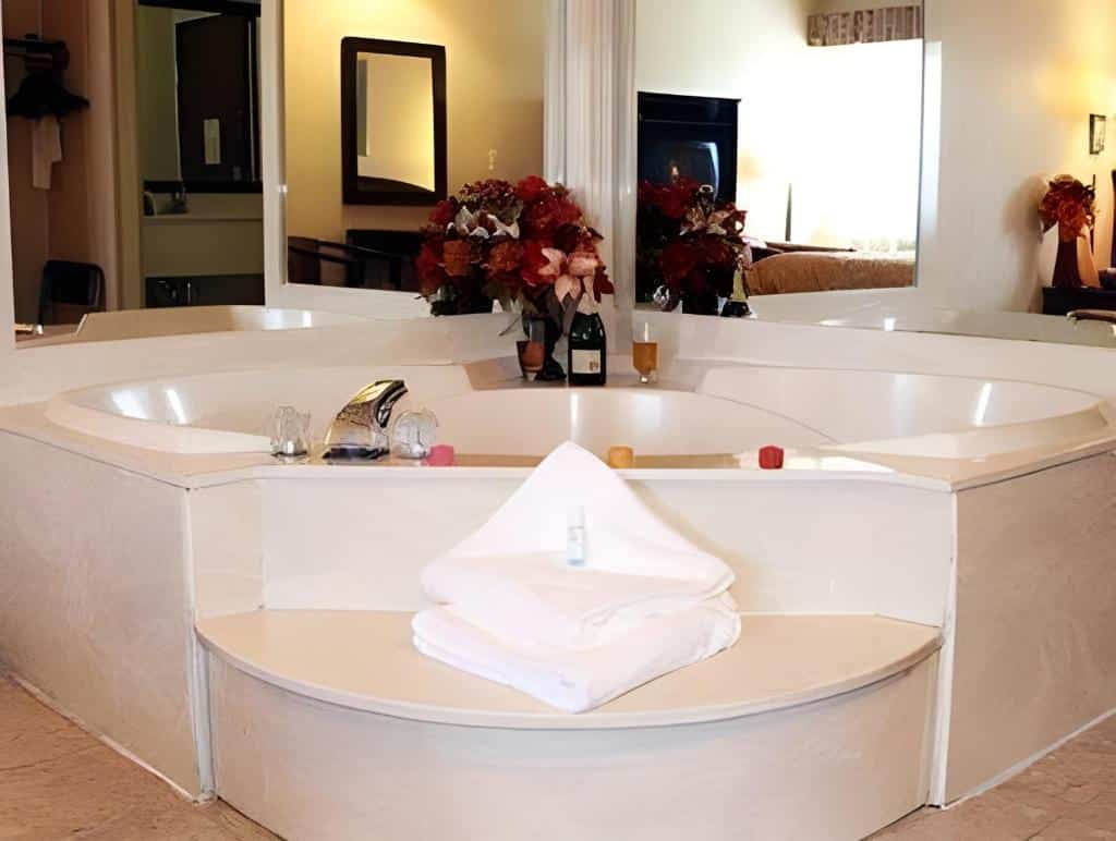 A Victory Suites has jacuzzi suites