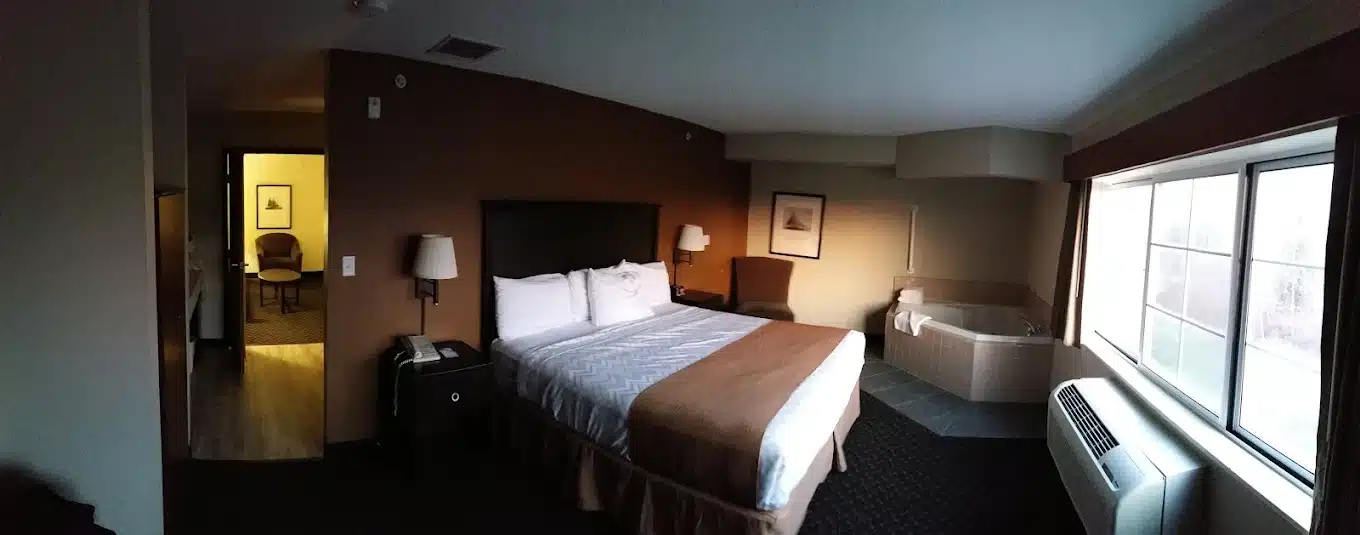 AmericInn by Wyndham Charlevoix has jacuzzi suites