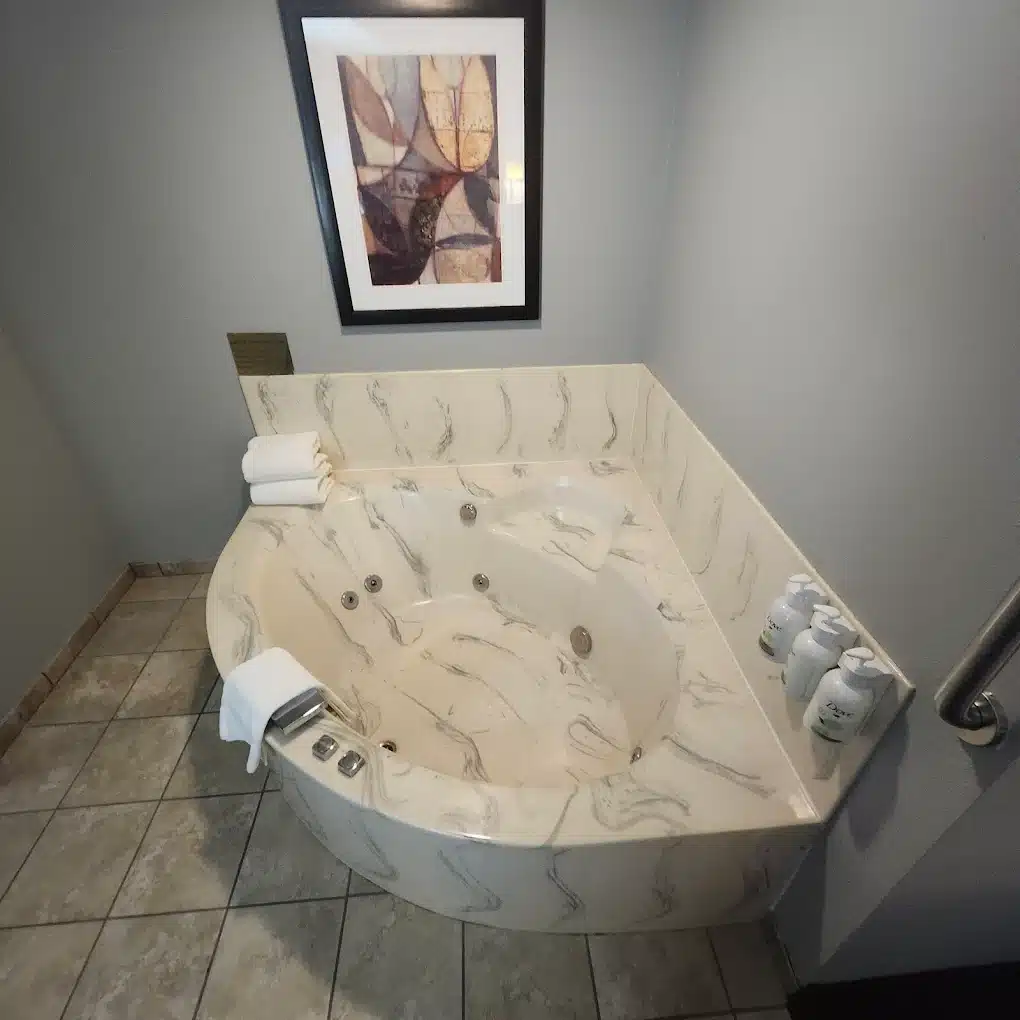 AmericInn by Wyndham Clear Lake has jacuzzi suites