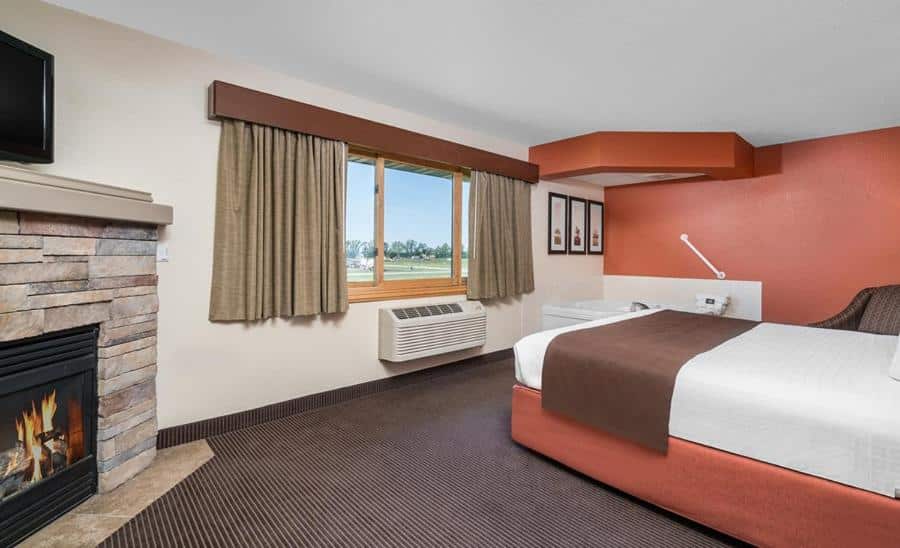 AmericInn by Wyndham Grafton has jacuzzi suites
