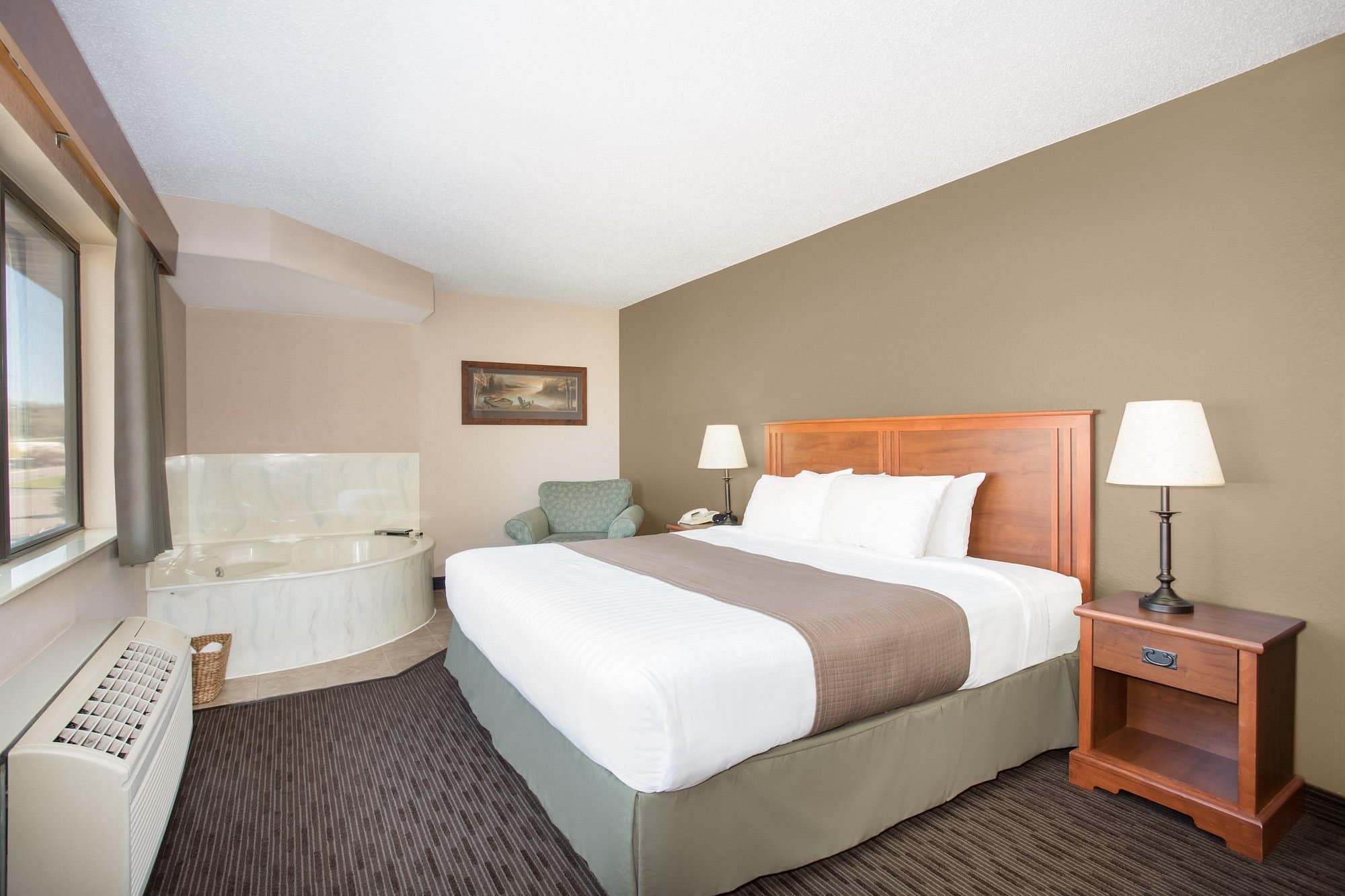 AmericInn by Wyndham Sioux City has jacuzzi suites