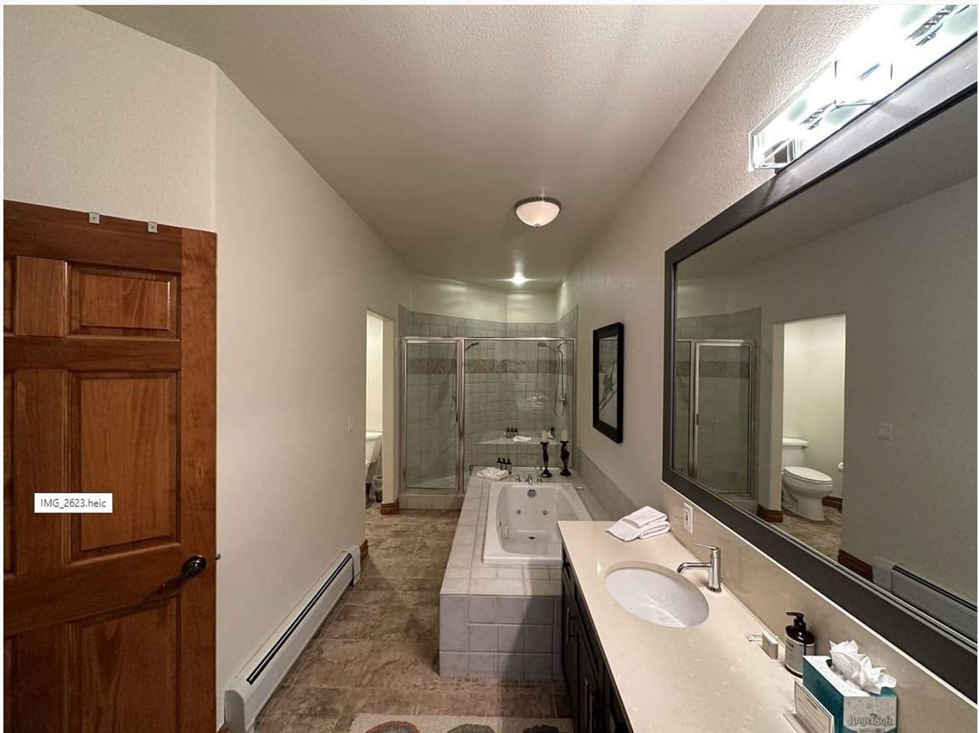 Avon Village has jacuzzi suites