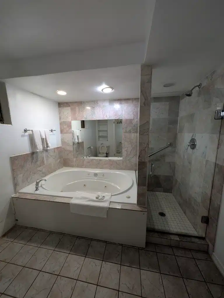 Baymont by Wyndham Durango has jacuzzi suites