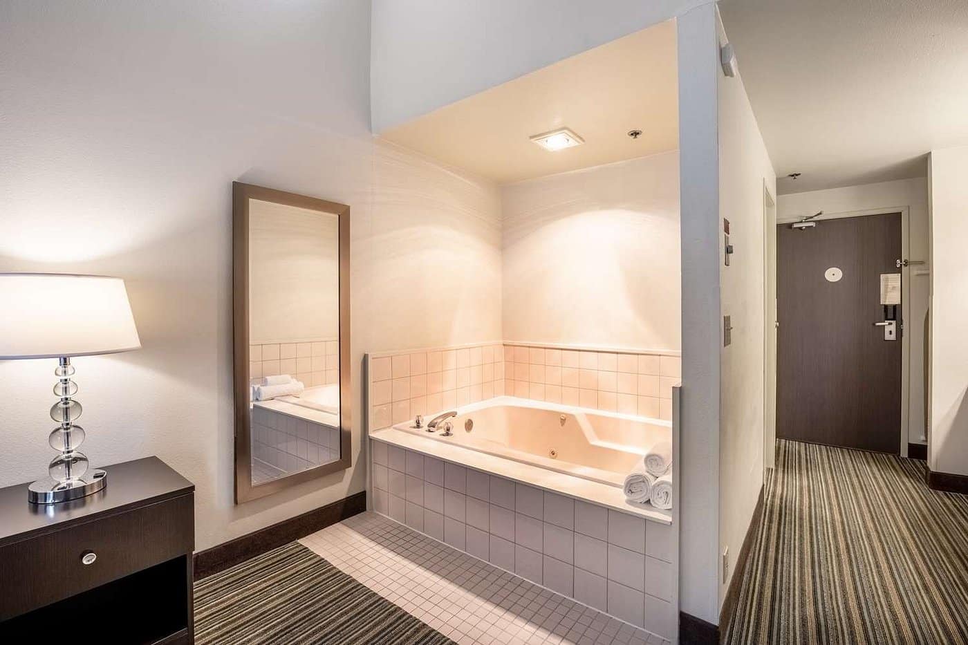 Best Western Alderwood has jacuzzi suites
