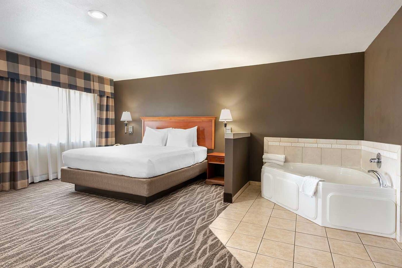 Best Western Canon City has jacuzzi suites