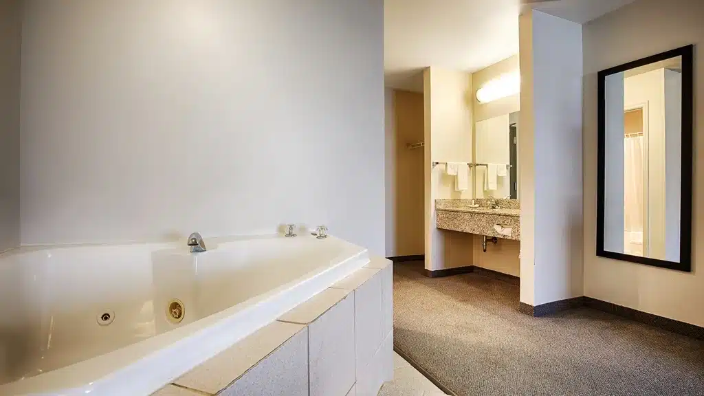 Best Western Chambersburg has jacuzzi suites