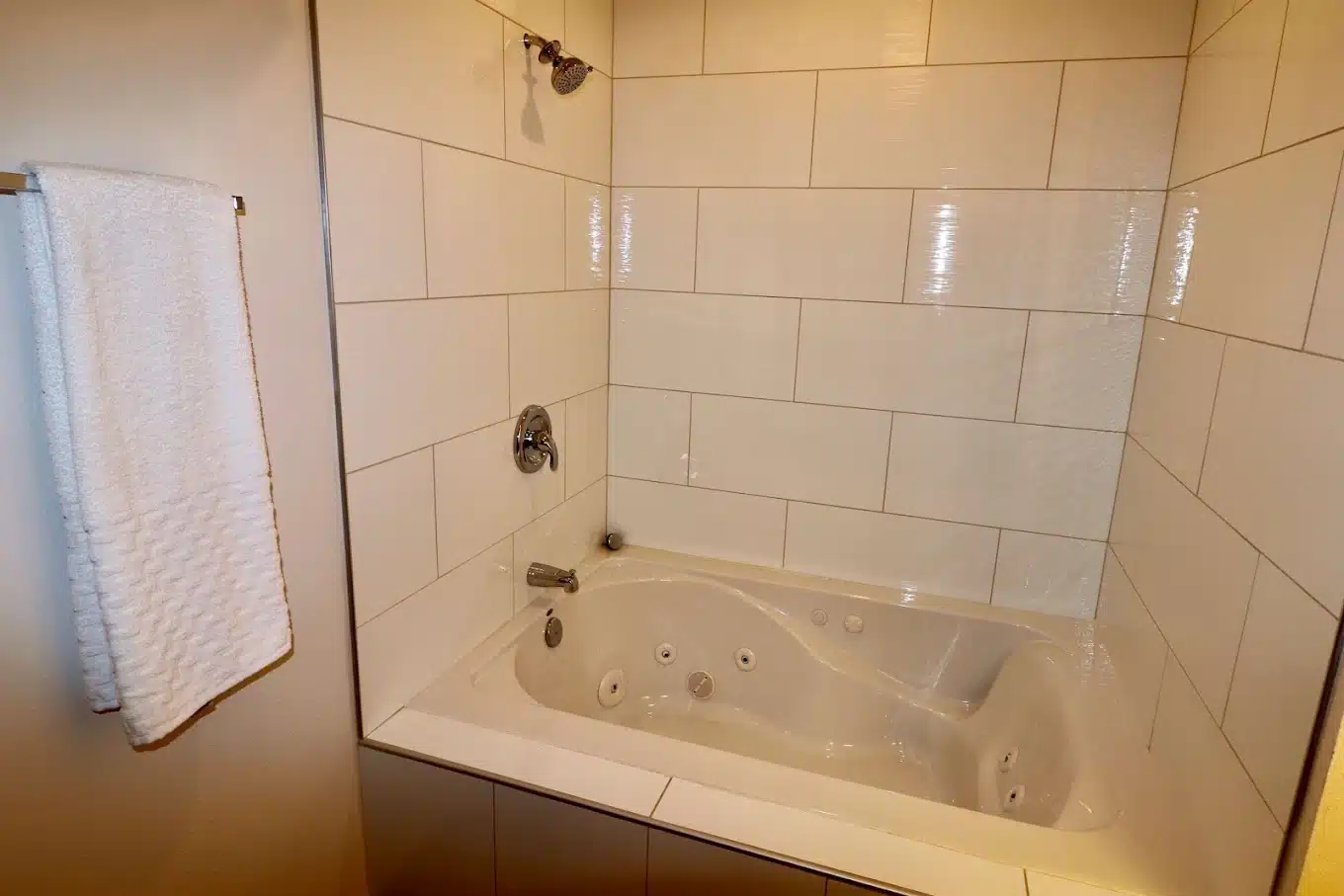 Best Western Chieftain Inn has jacuzzi suites