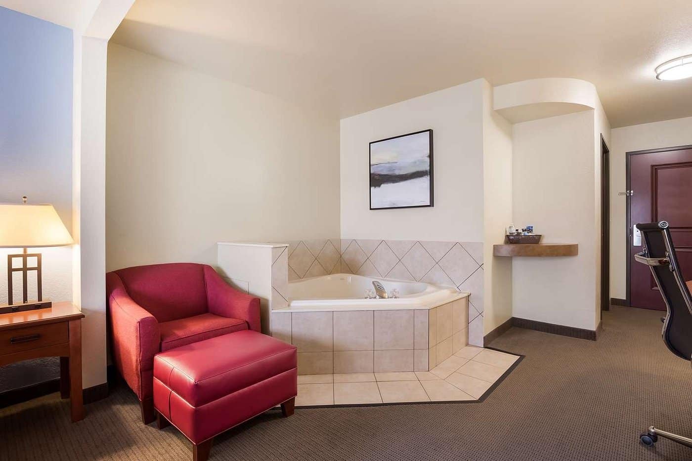 Best Western Coffeyville Central Business District Inn And Suites has jacuzzi suites