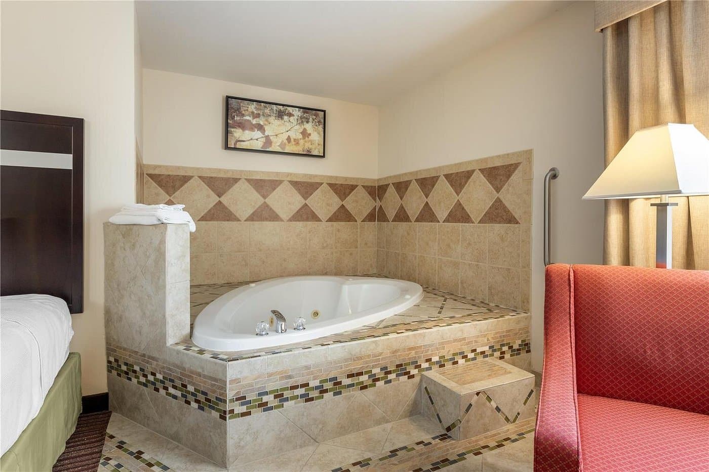 Best Western Parsons Inn has in-room heart-shaped Jacuzzi tub