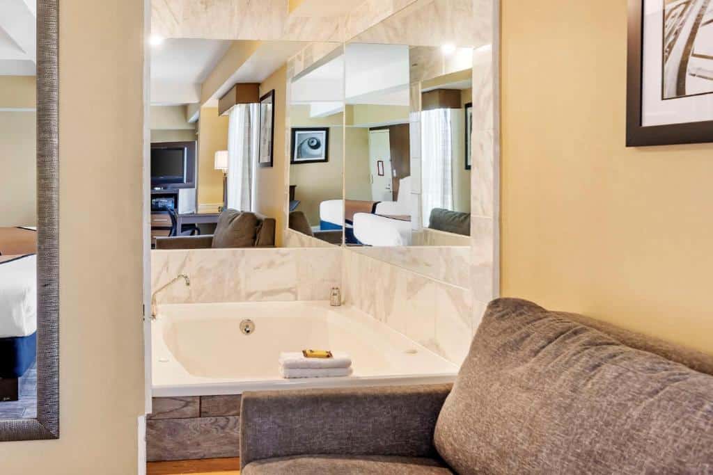 Best Western Plus Newark Airport West has jacuzzi suites