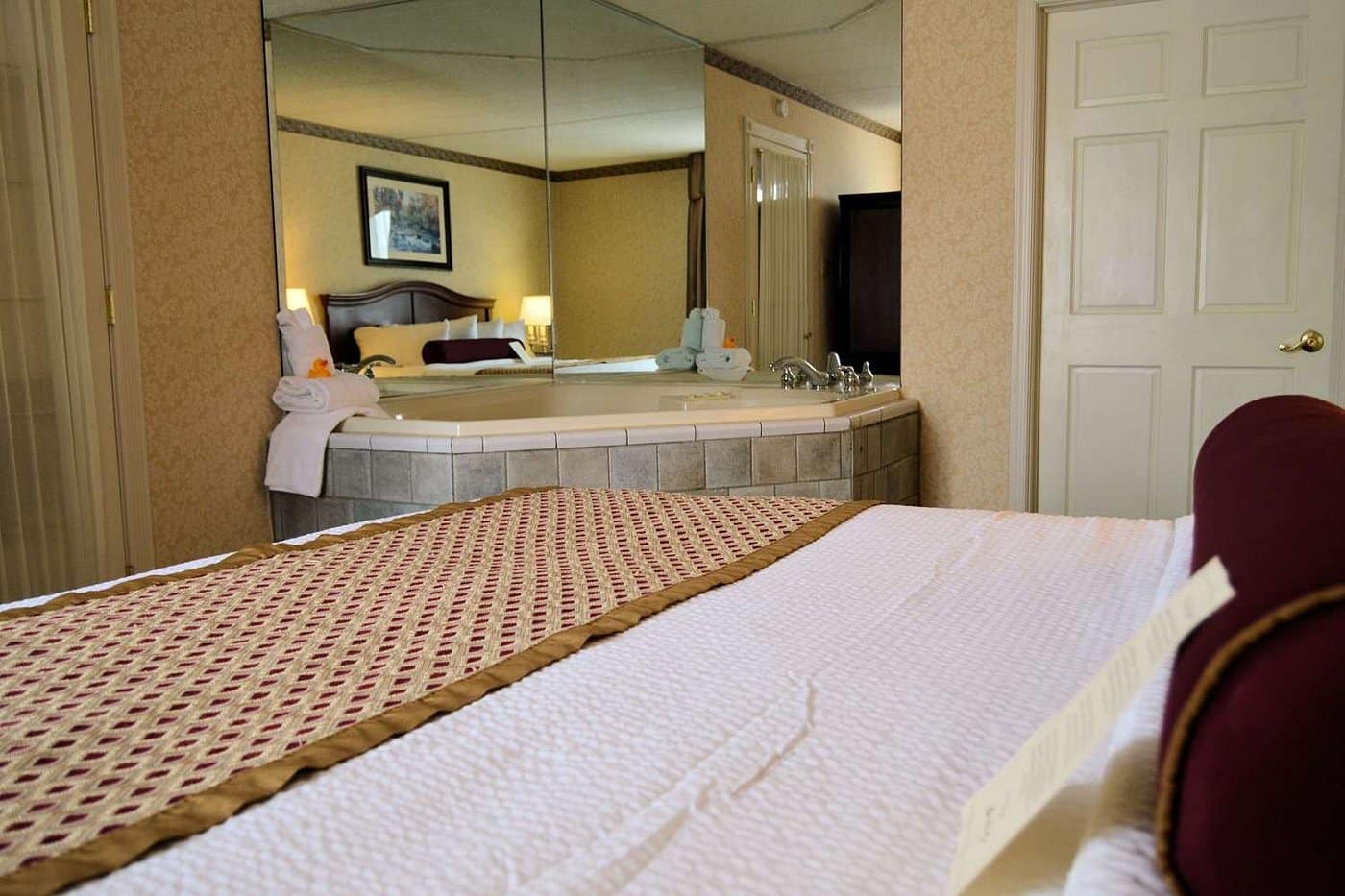 Best Western Plus Wilkes Barre Center City has jacuzzi suites
