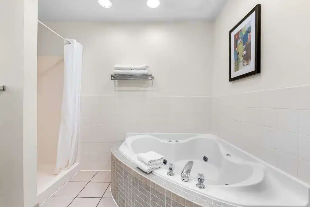 Best Western Rocky Mountain Lodge has jacuzzi suites