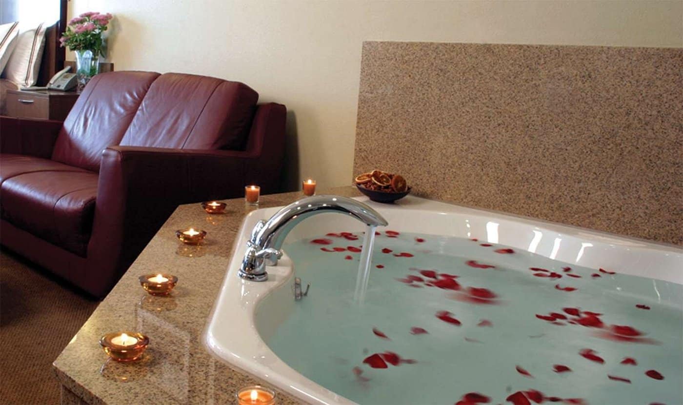 Best Western Snowcap Lodge has jacuzzi suites