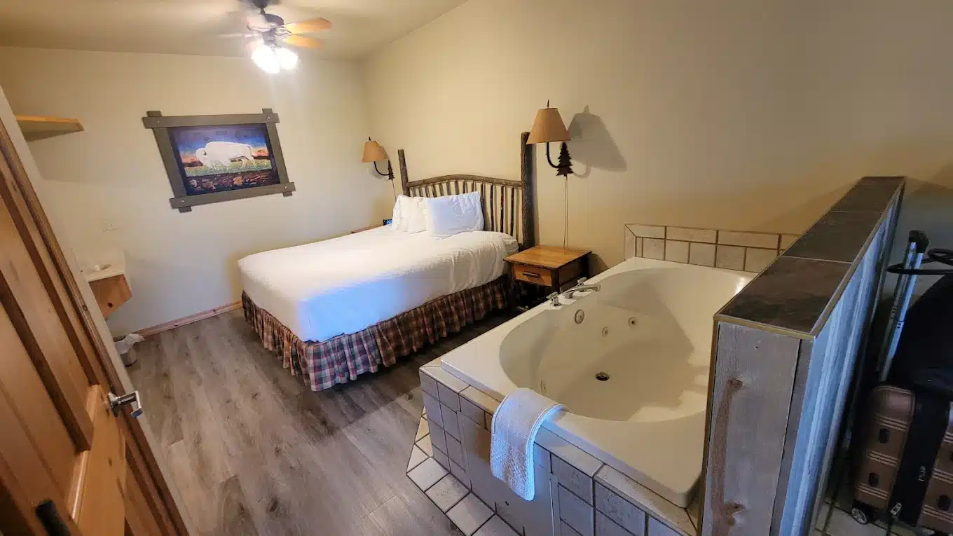 Bigfork Mountain Lake Lodge has jacuzzi suites