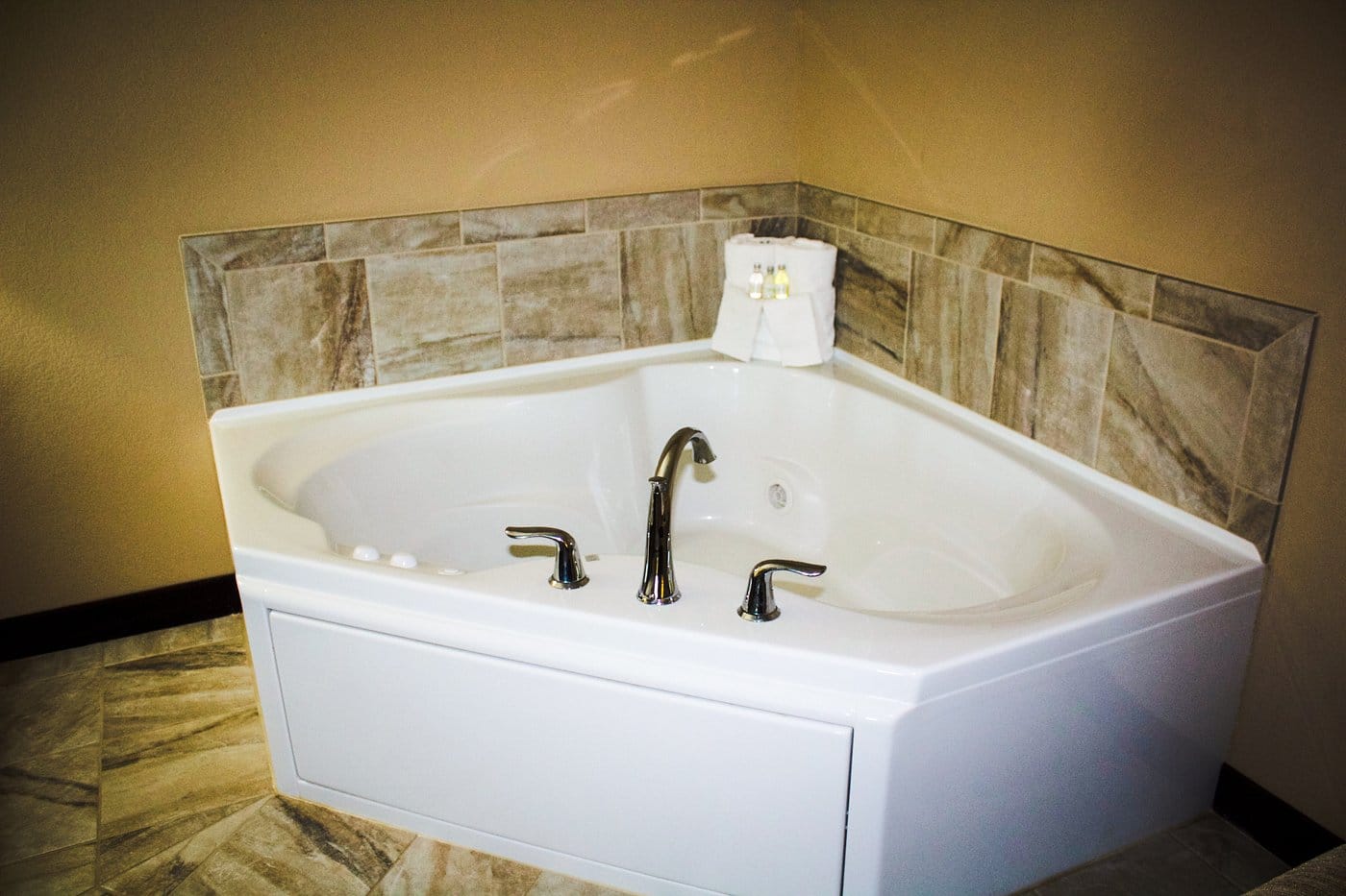 Bowman Lodge and Convention Center has jacuzzi suites