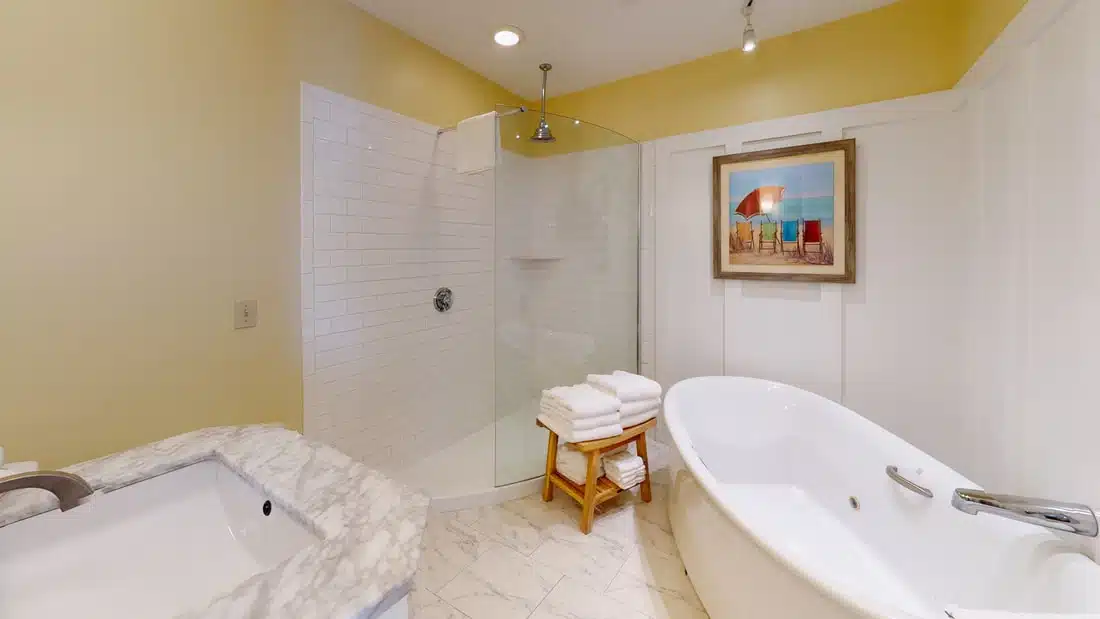 Breezeway Resort has suites with private spa tub