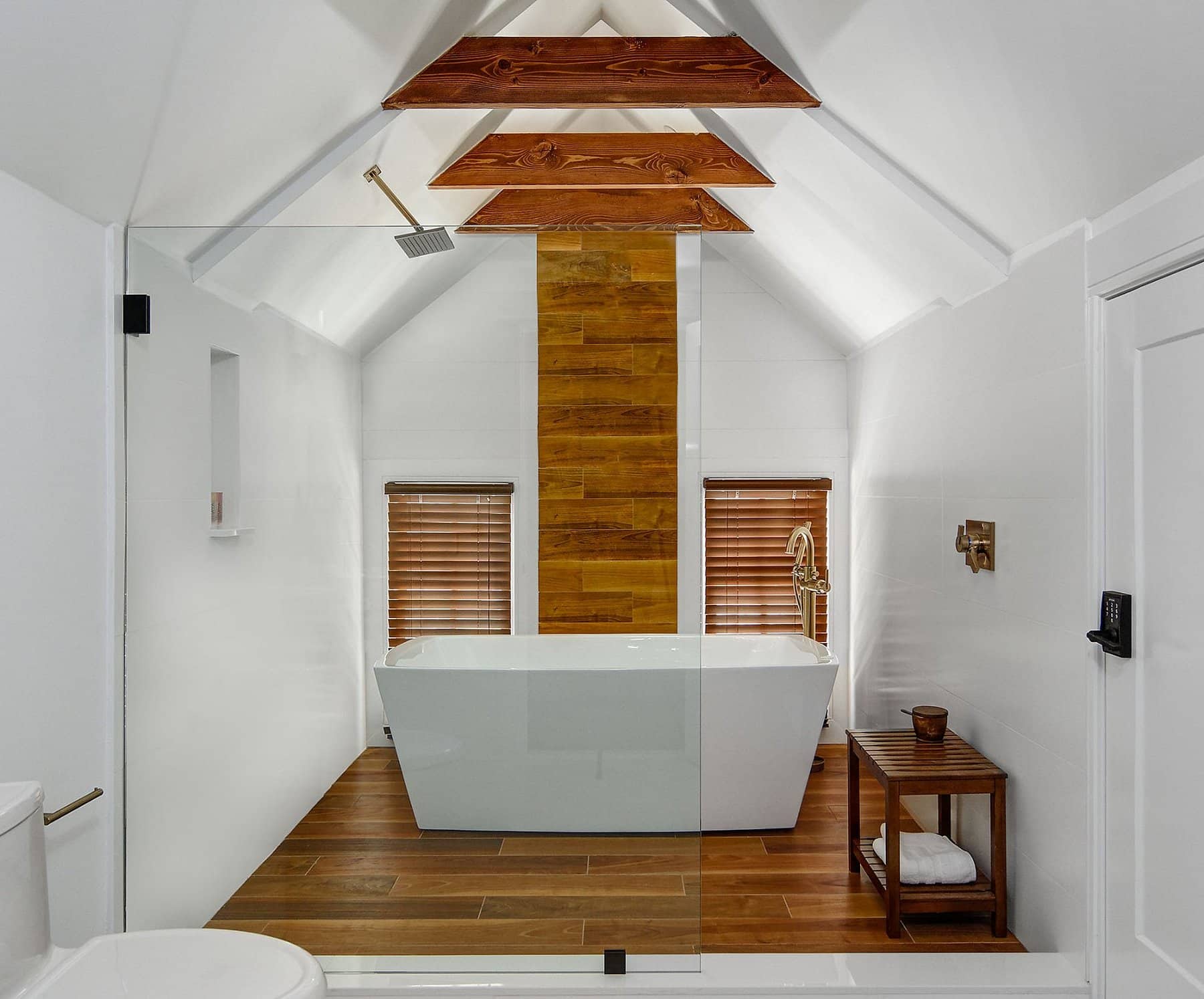 Casablanca Cape May has suites with private hot tub