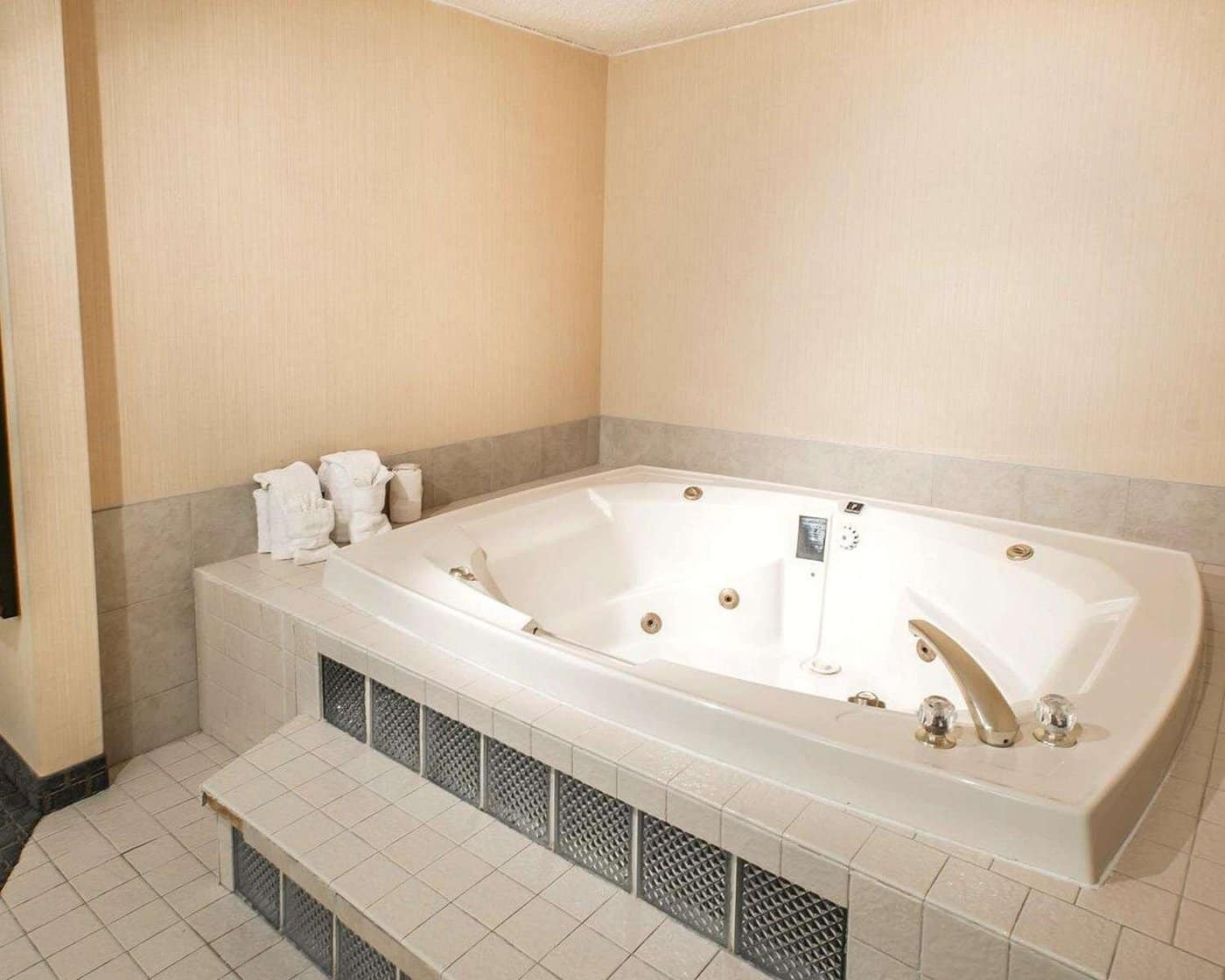 Clarion Hotel and Conference Center Greeley has jacuzzi suites
