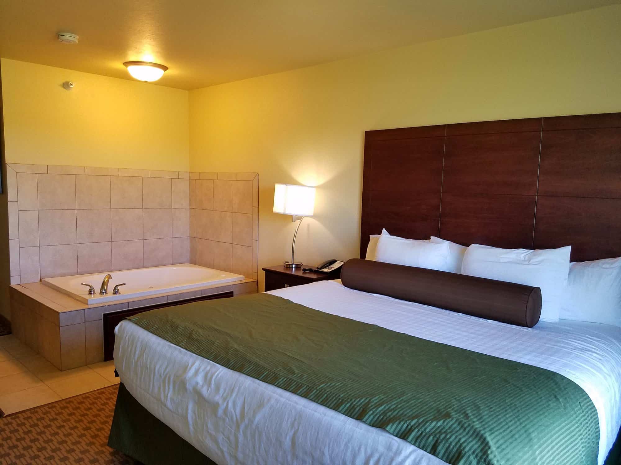 Cobblestone Inn and Suites - Bottineau has jacuzzi suites