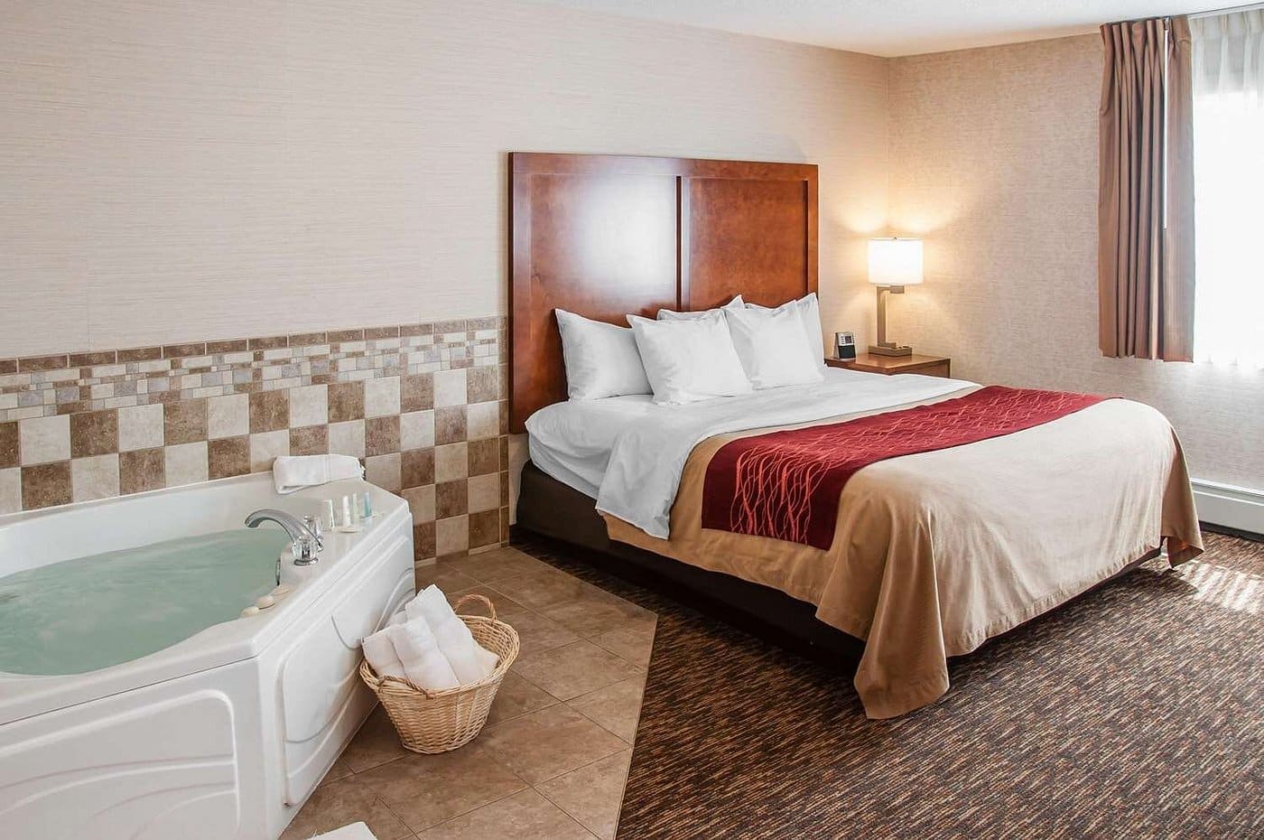 Comfort Inn Dickinson has jacuzzi suites