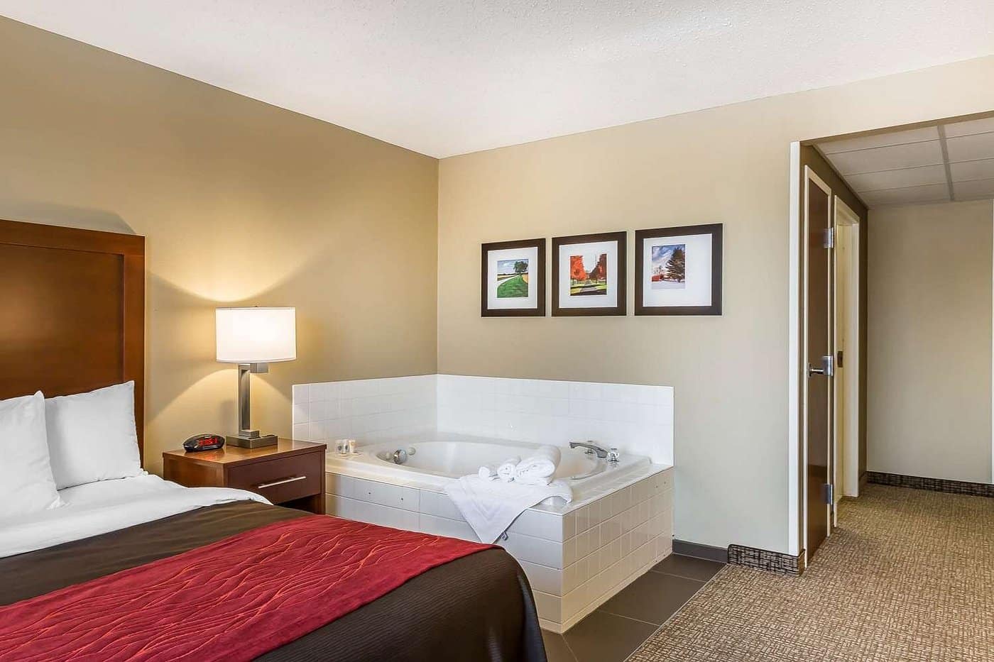 Comfort Inn Frederick has jacuzzi suites