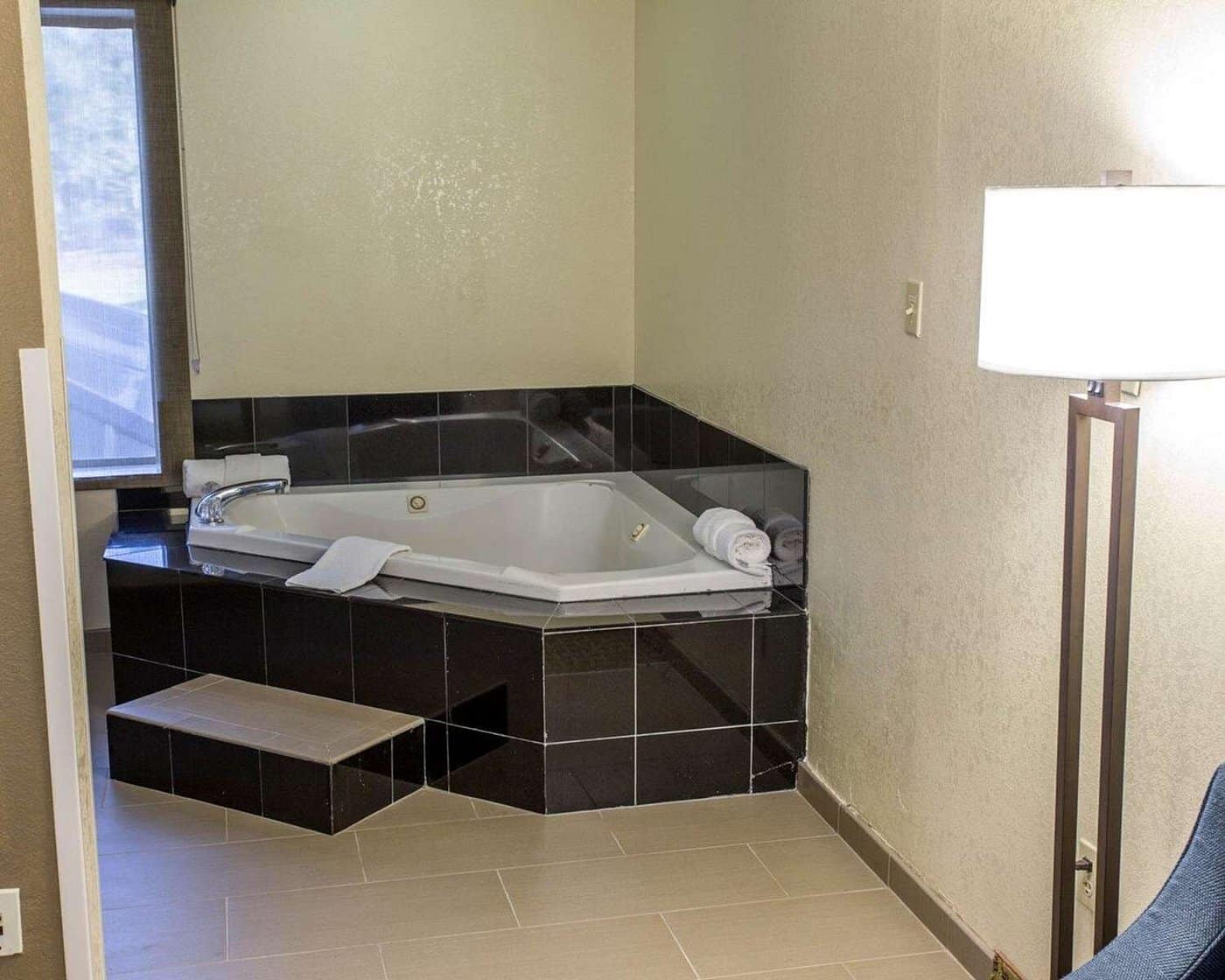 Comfort Inn Hammond has jacuzzi suites
