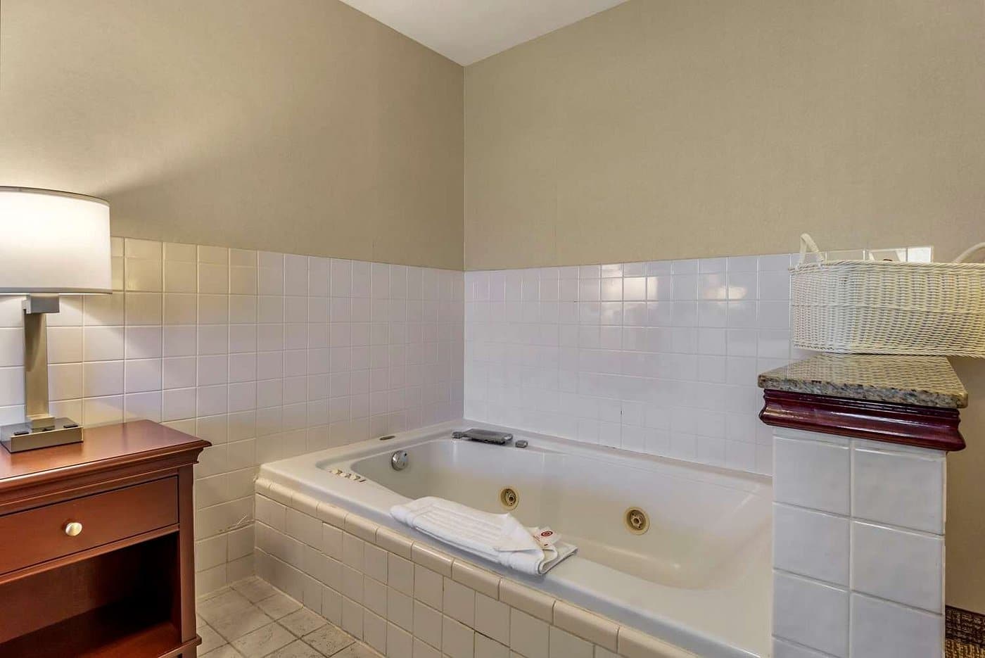 Comfort Inn Kennewick Richland has jacuzzi suites