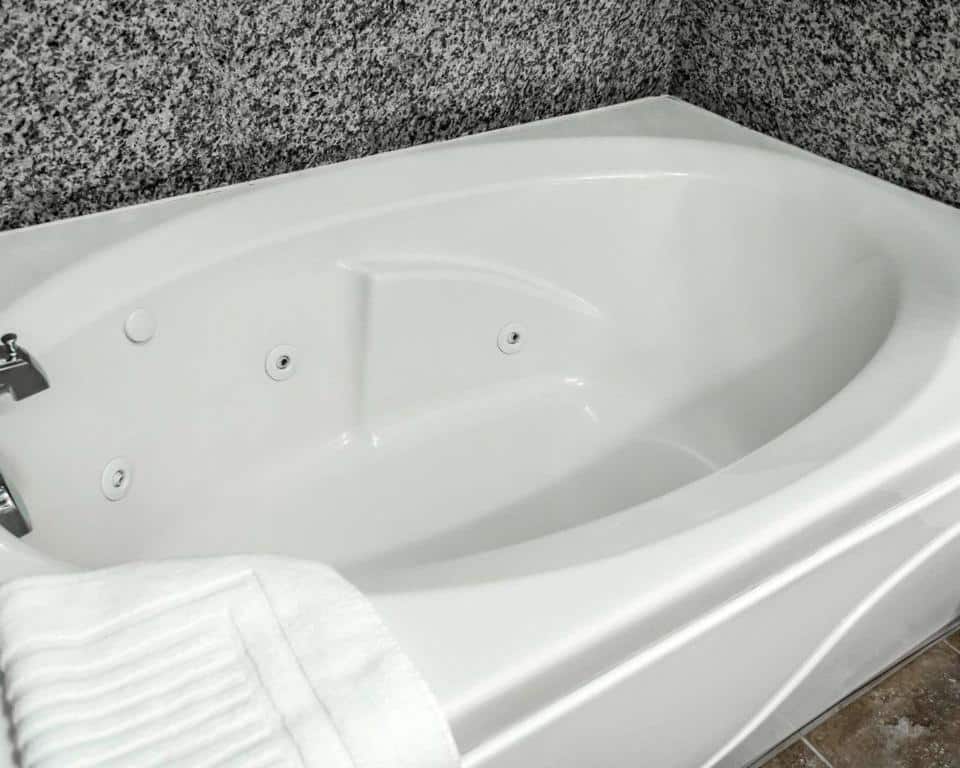 Comfort Inn & Suites Franklin has jacuzzi suites
