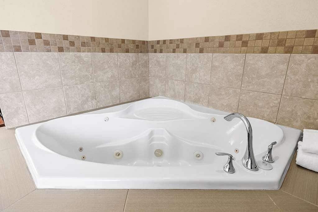 Comfort Inn & Suites Pueblo has jacuzzi suites