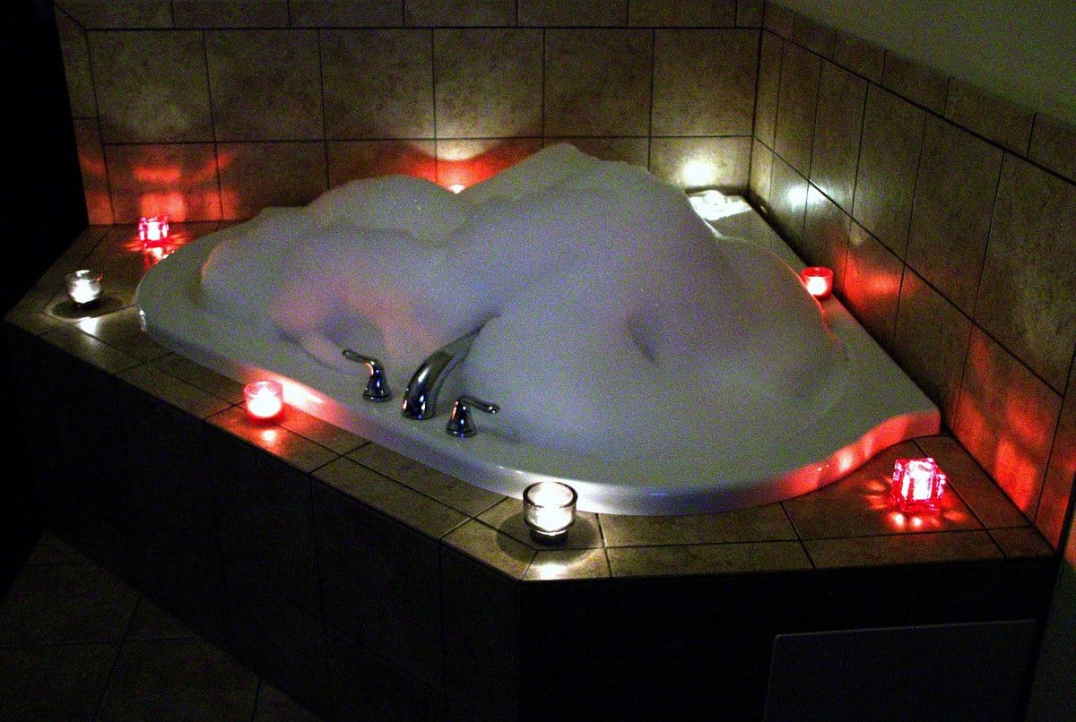 Comfort Inn & Suites Tunkhannock has jacuzzi suites