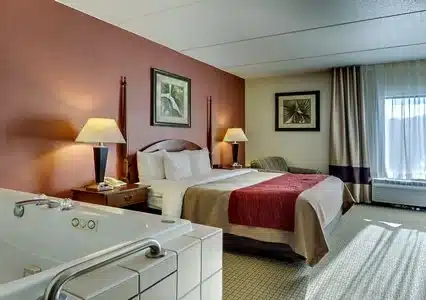 Comfort Inn & Suites York has jacuzzi suites