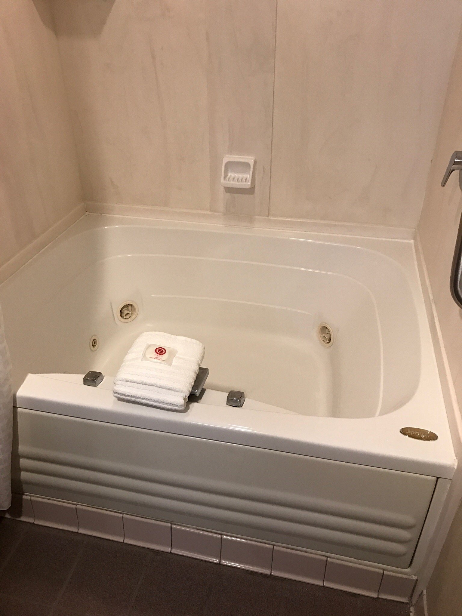 Comfort Suites Carlisle has jacuzzi suites