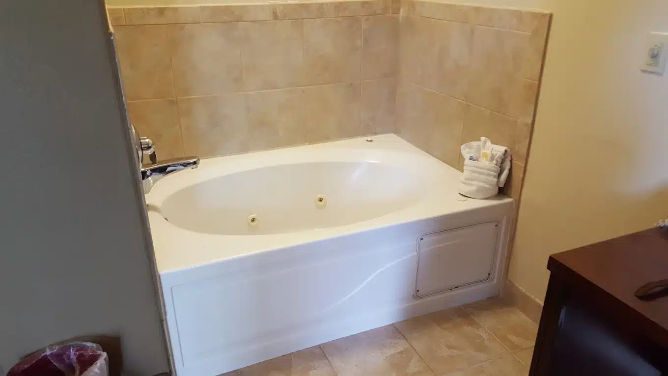 Comfort Suites Castle Rock has jacuzzi suites