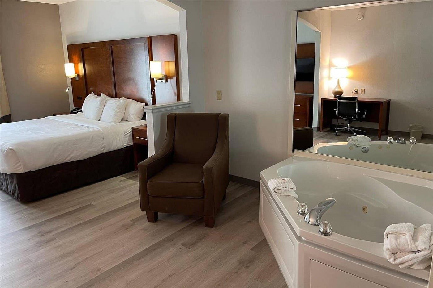 Comfort Suites Salisbury I-85 has jacuzzi suites
