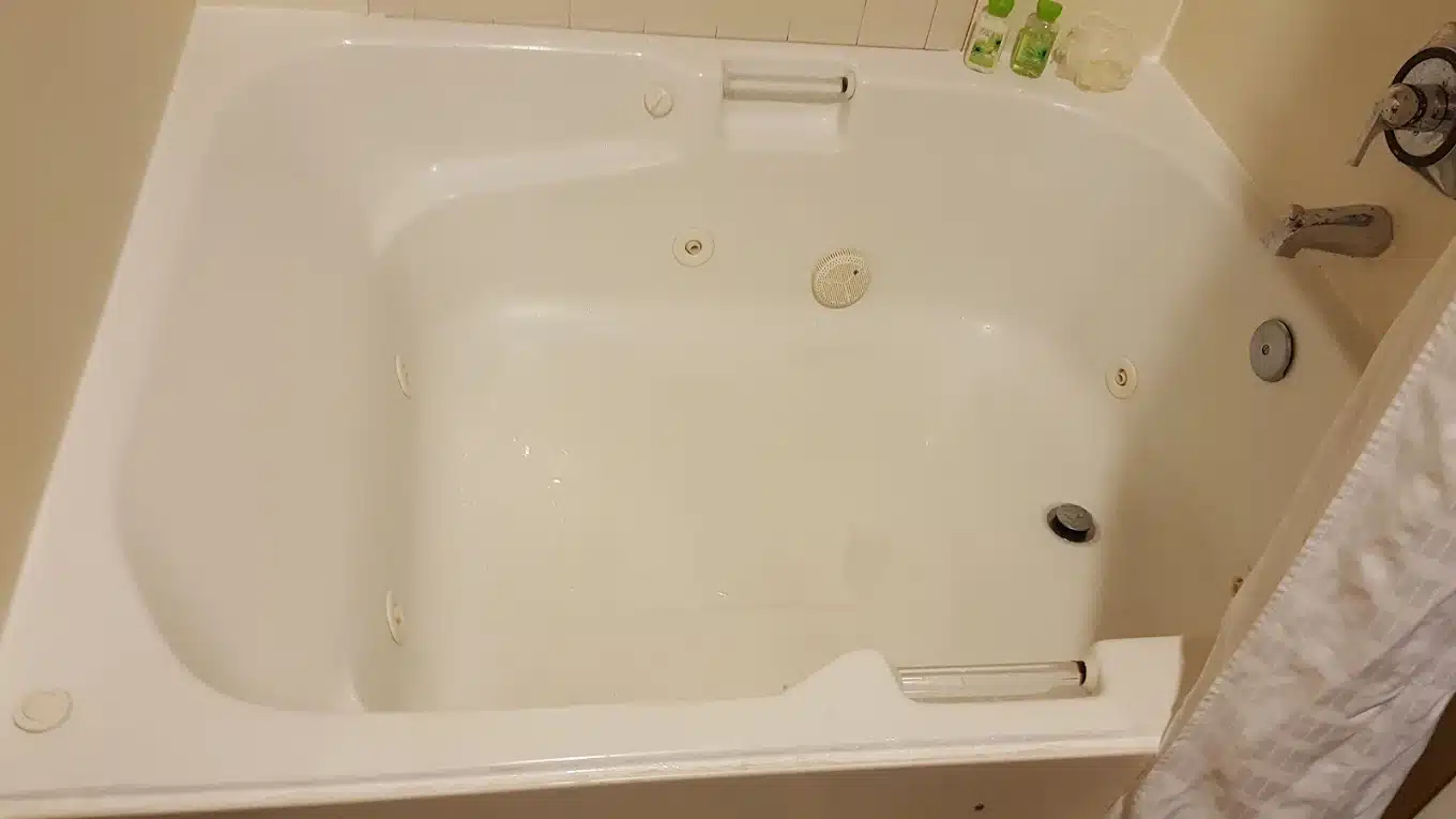 Comfort Suites Scranton near Montage Mountain has jacuzzi suites