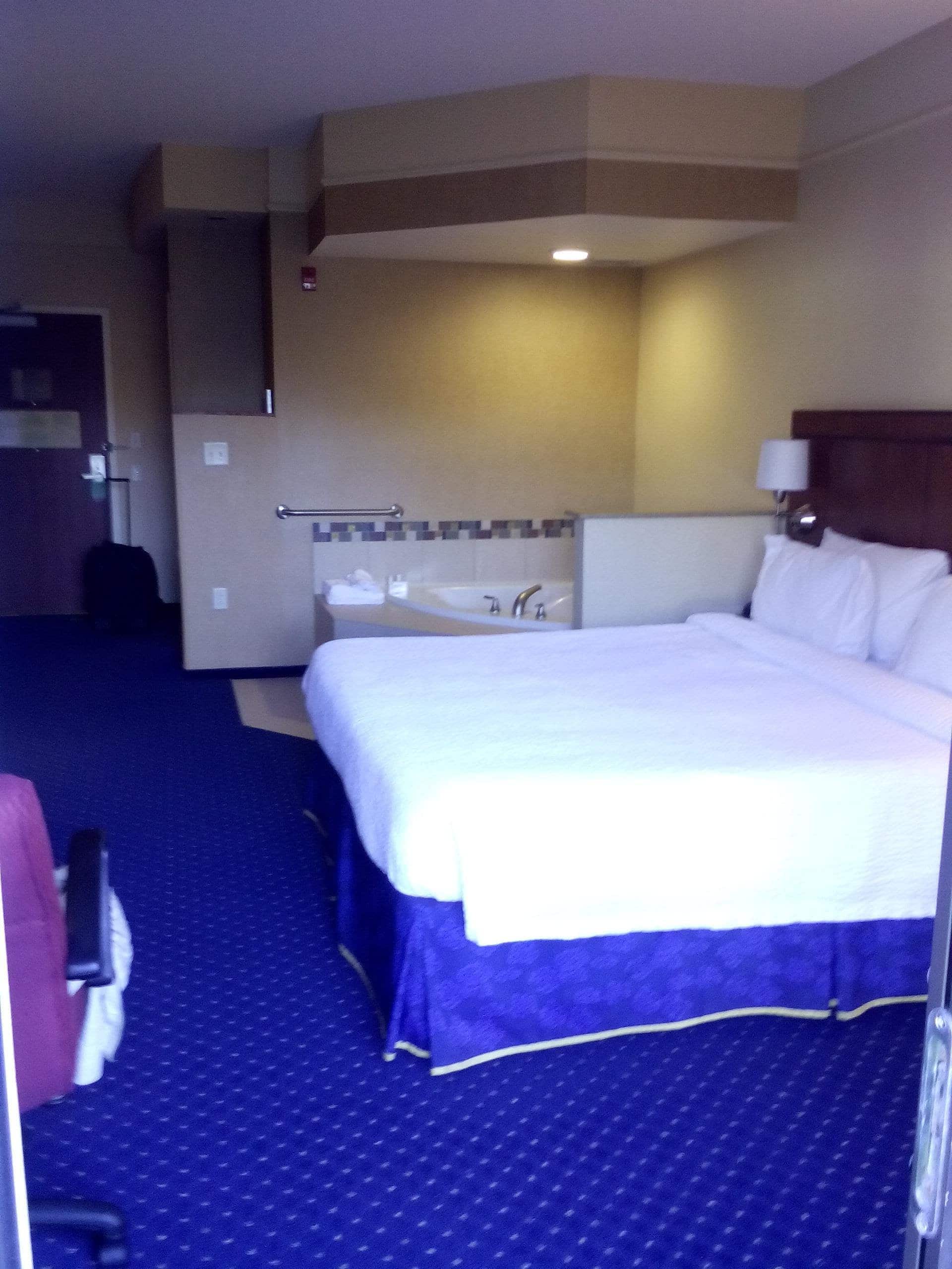 Courtyard Paramus has jacuzzi suites