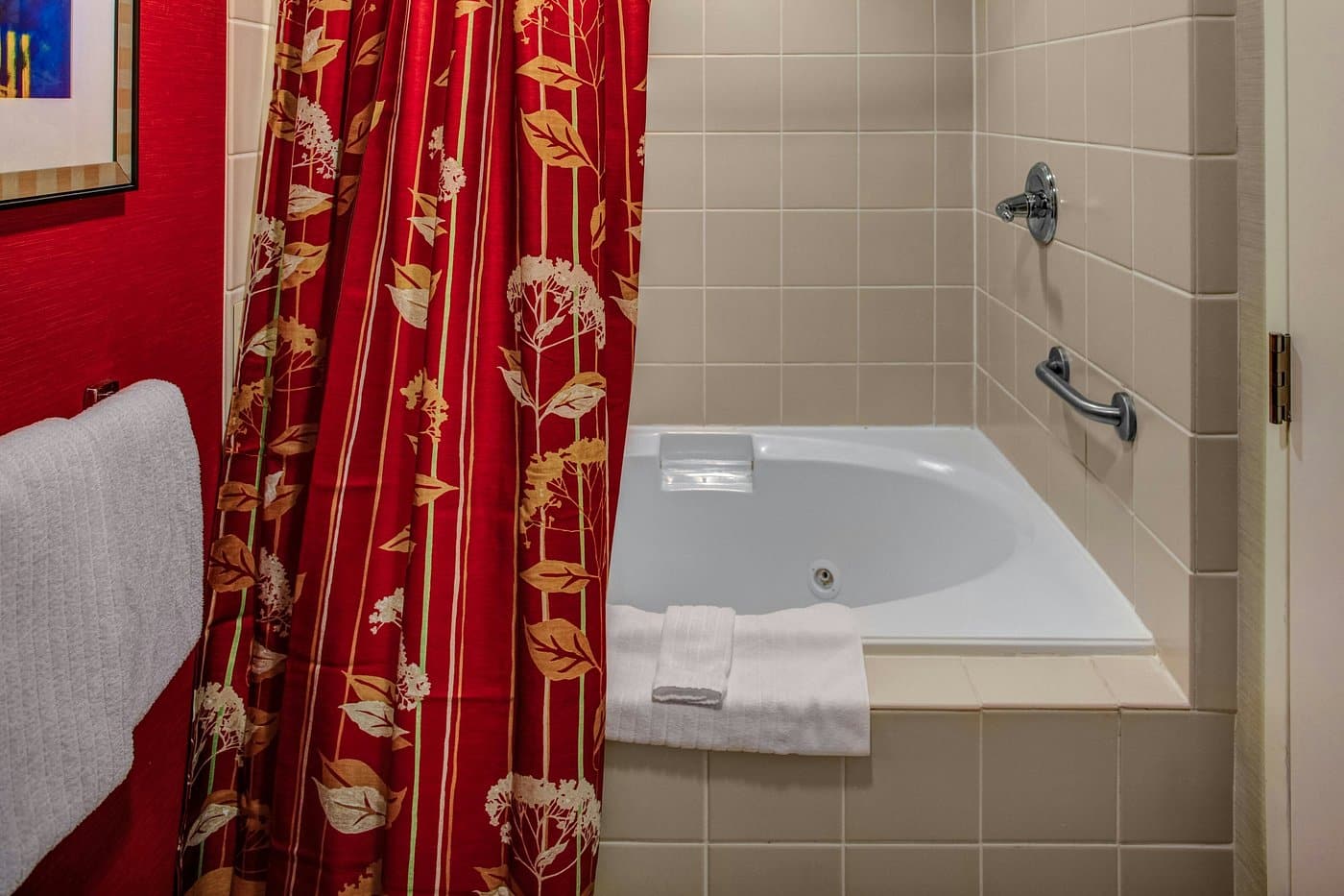 Courtyard by Marriott High Point has jacuzzi suites