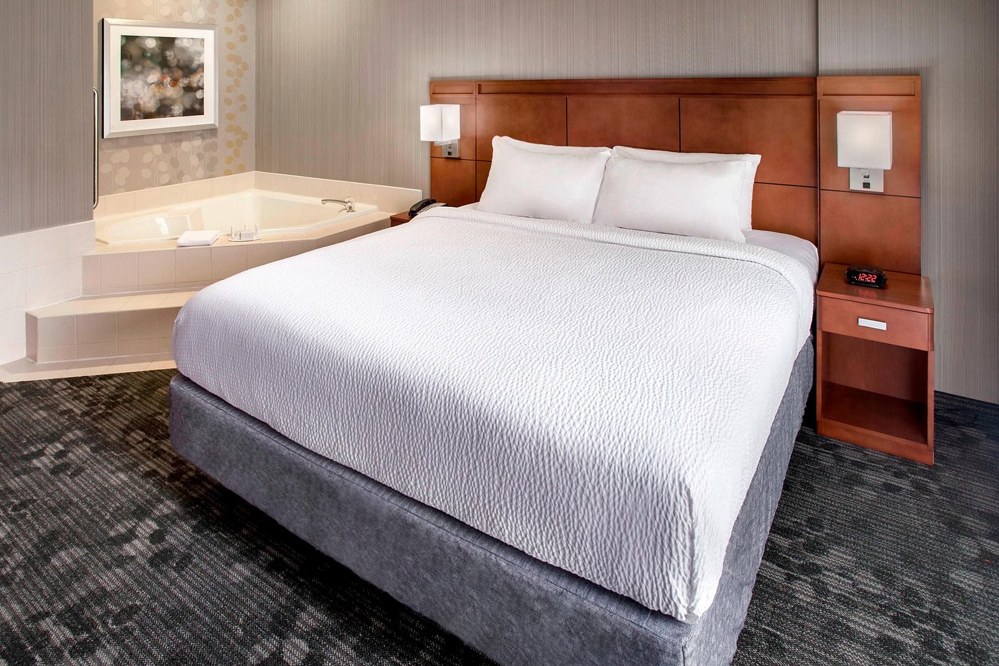 Courtyard by Marriott Parsippany has jacuzzi suites