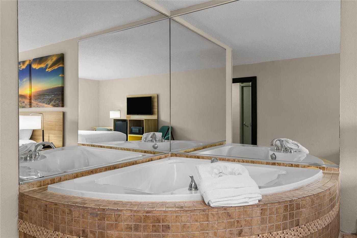 Days Inn and Suites by Wyndham Hammond