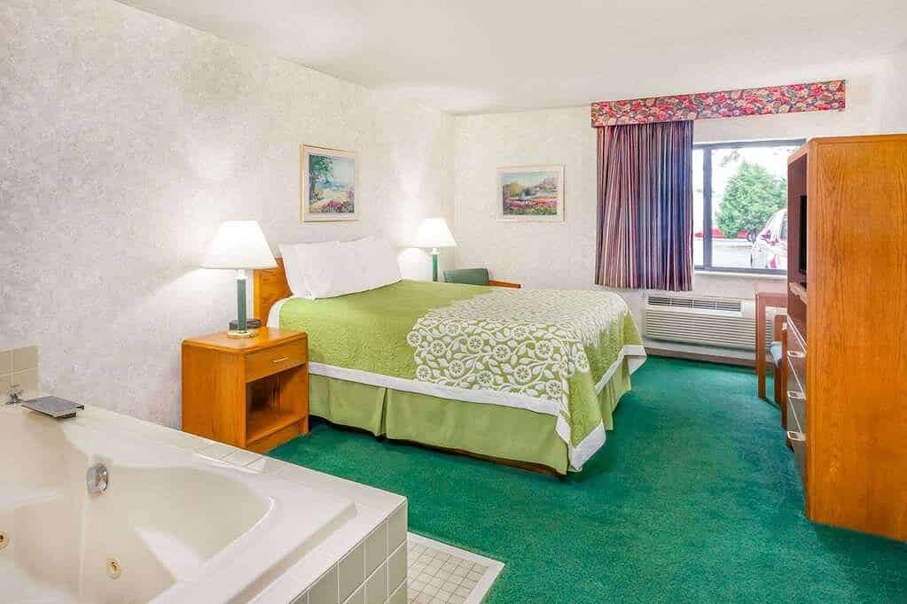 Days Inn by Wyndham Alpena has jacuzzi suites